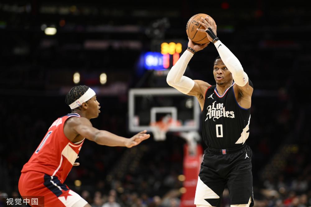 他利用自己 他利用自己